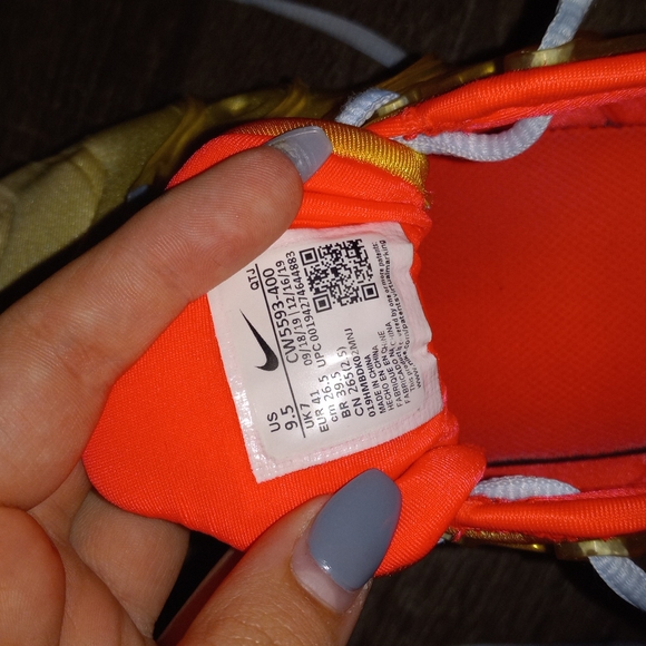 Shoes - Picture 3 of 4